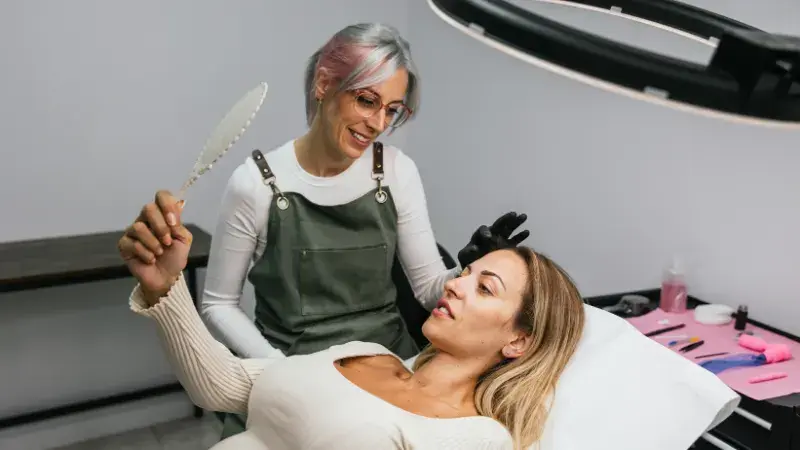 A woman with microbladed eyebrows in the healing process 